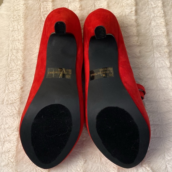 In time for Valentine’s! These brand new heels for that romantic.evening out. ♥️ - Picture 2 of 2